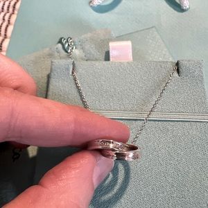 Like new 18” interlocking ring necklace